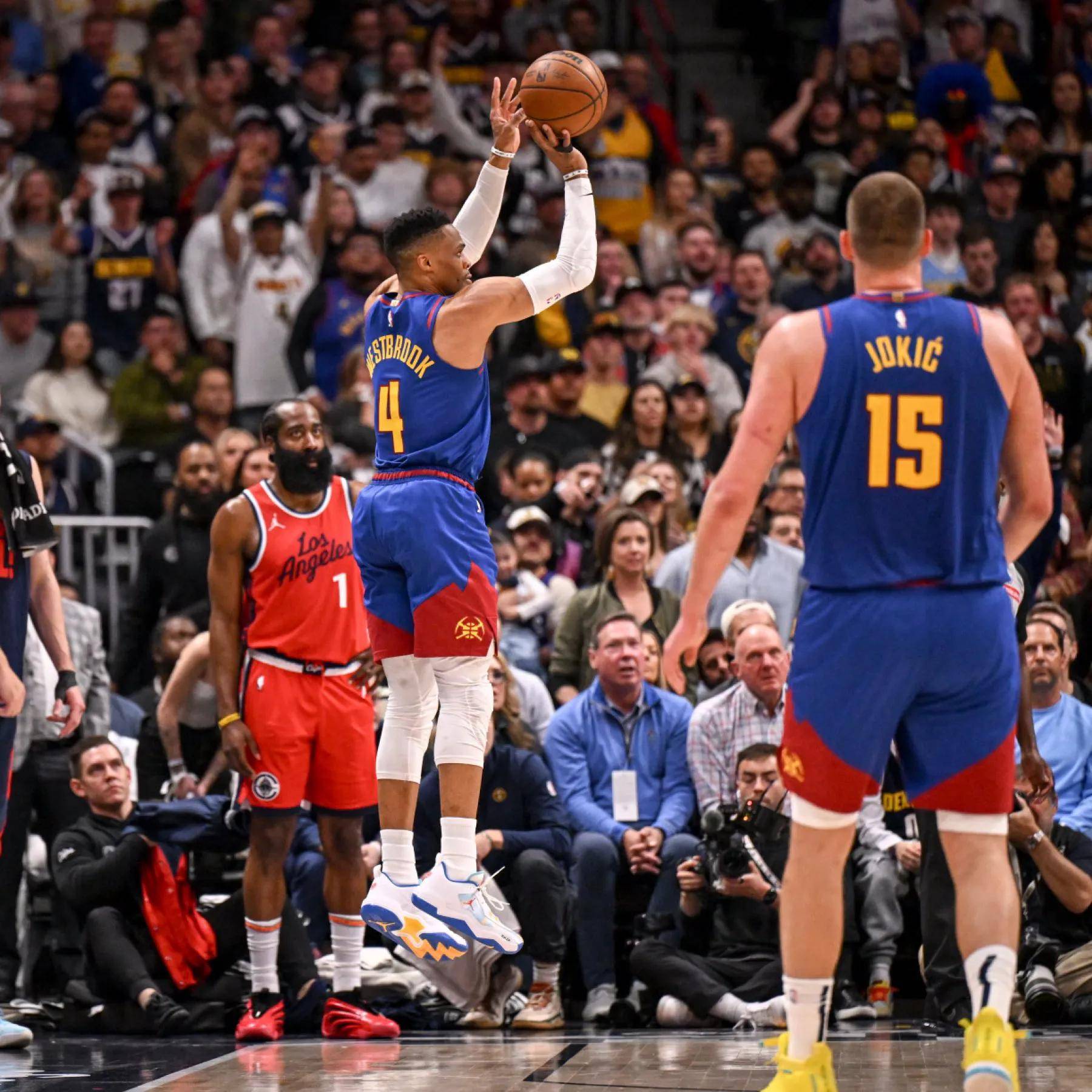 穆雷连续十五场比赛得分超过精彩发挥，美国队挑战极限！的简单介绍