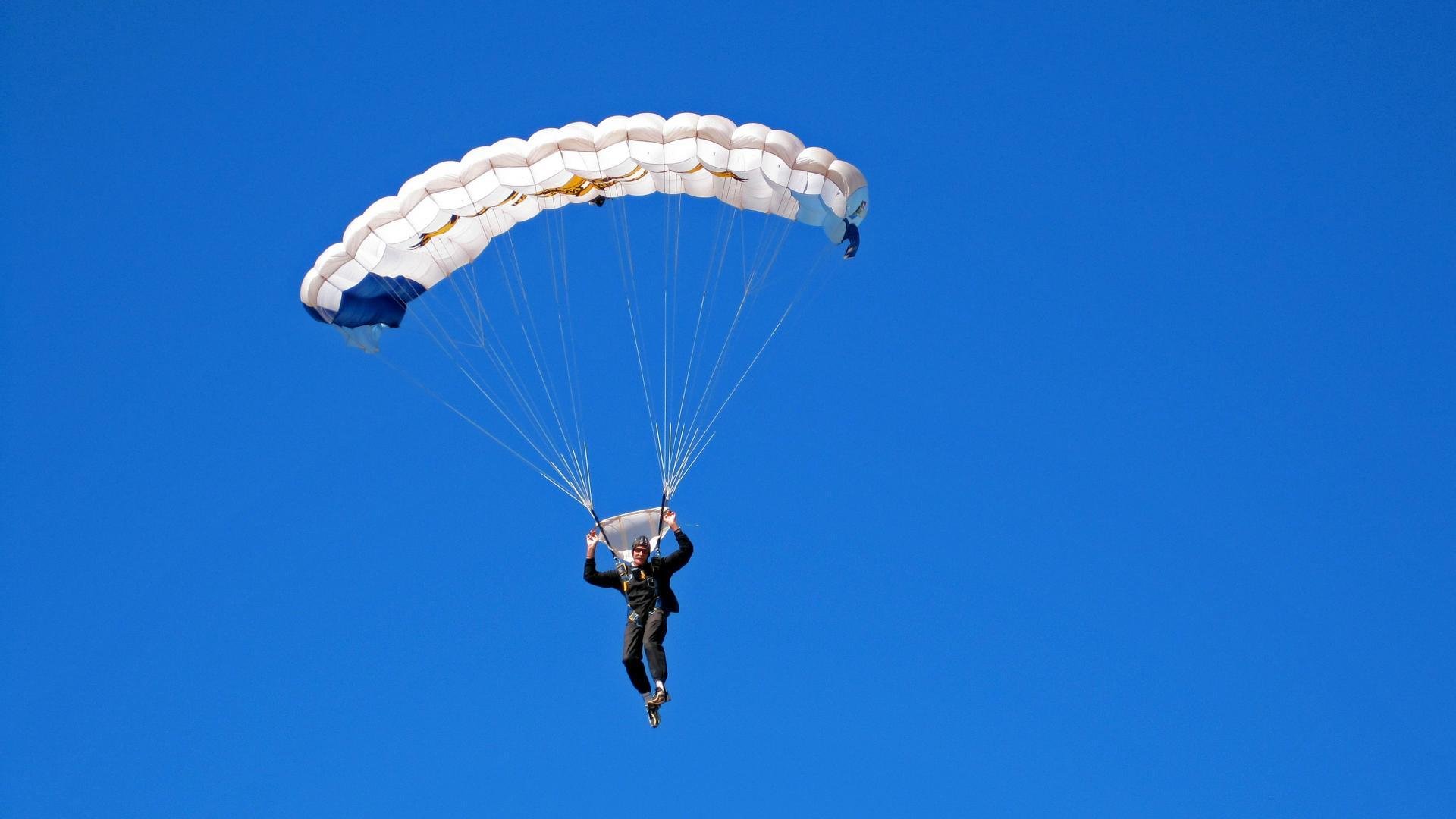 老鹰带队取胜！，Scout重要时刻险胜引发球迷热议